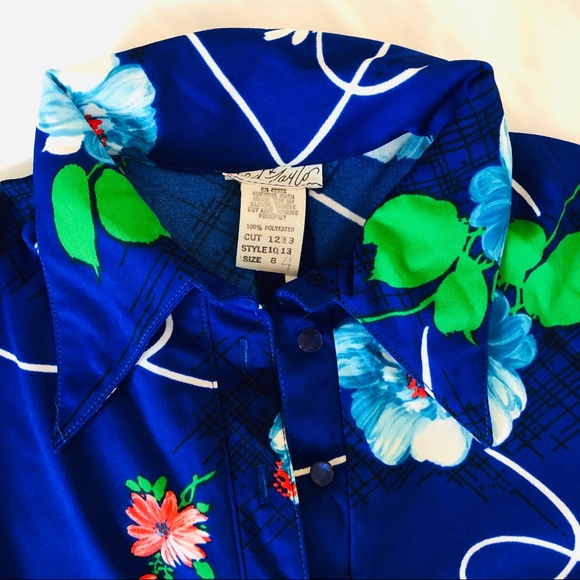 SOLD. Vintage 70s Vivid Blue Dagger Collar Poly Shirt S. - Picture 4 of 11